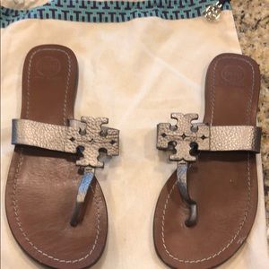 Tory Burch Metallic leather thong sandal